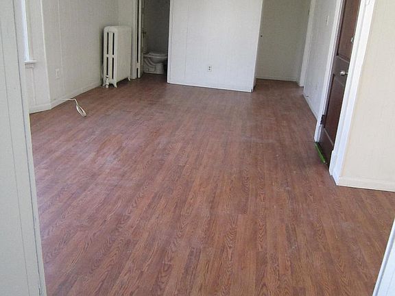 living room 20' x 11' with L bump out 6'8'