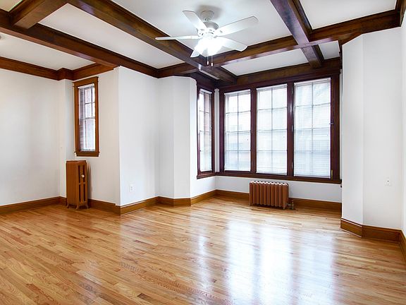 3rd image of 1009 W Hollywood Ave