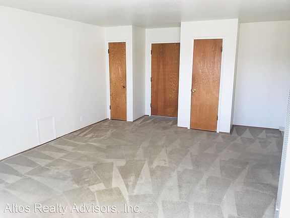 3rd image of 683 Grand Coulee Ave APT 3