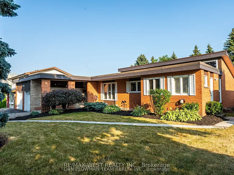 83 Sherwood Rd E #2 — Photo 1