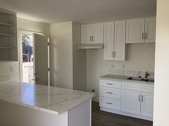 Beautifully updated kitchen