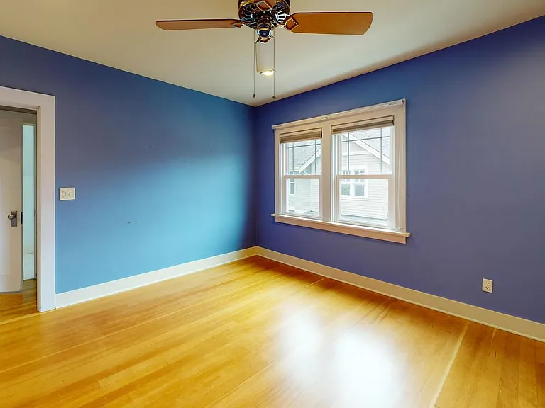 812 W Bothwell St — Photo 6