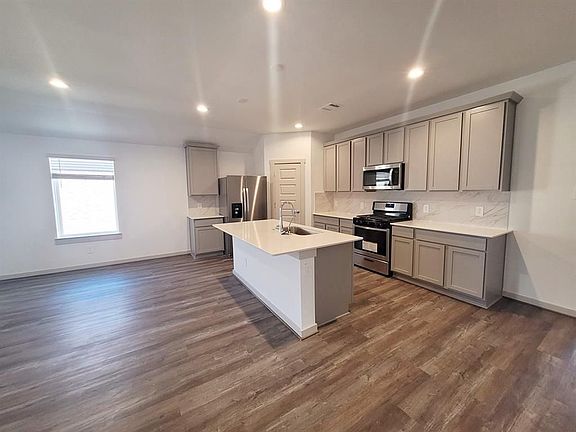 4th image of 19034 Norbury Park Ln