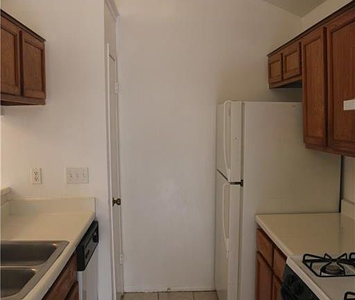 4th image of 421 Greenlawn Blvd
