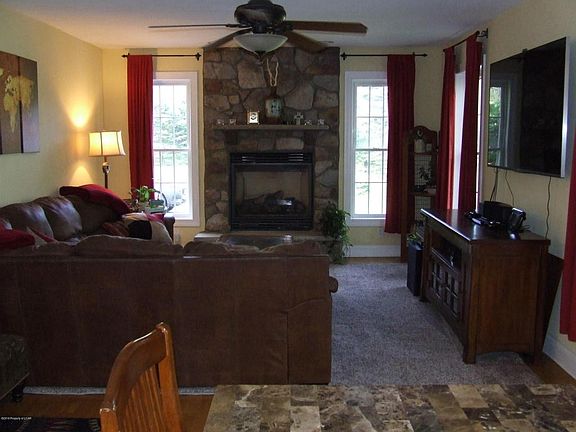 2nd image of 32 Ramblewood Dr