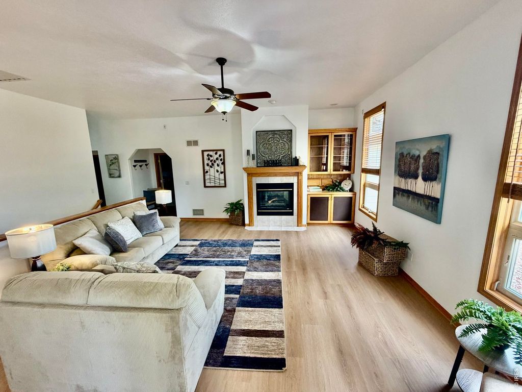 1350 Silverwood Ct