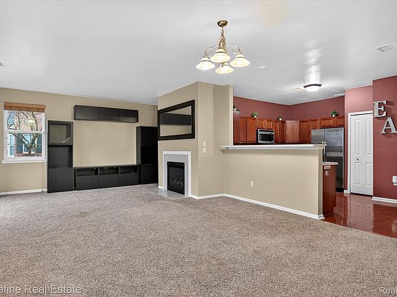 4th image of 4015 Norwich Dr