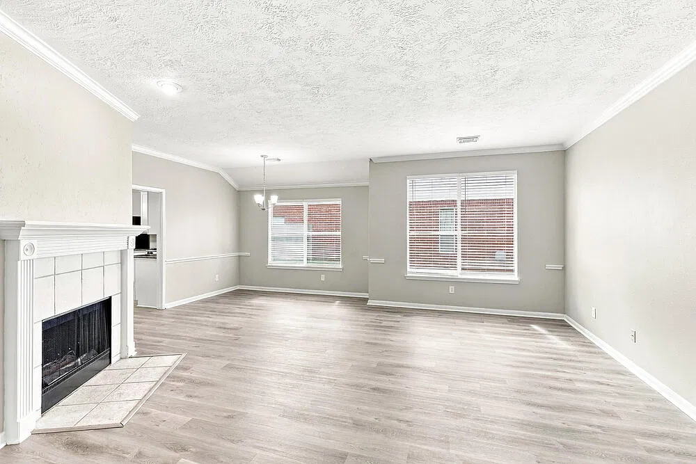 4 bed, 2.0 bath, 2173 sqft, $2,305 — Photo 4