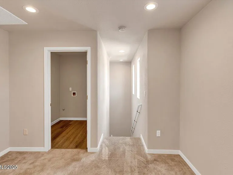 916 Garden Ct — Photo 41