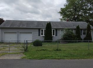 42 Penn Beach Dr, Pennsville, NJ 08070