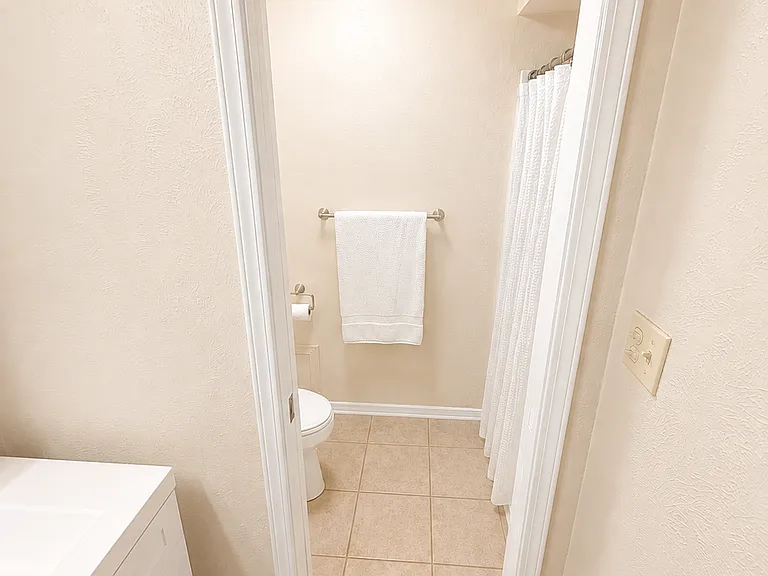 11504 Phoenix Ave NE — Photo 33