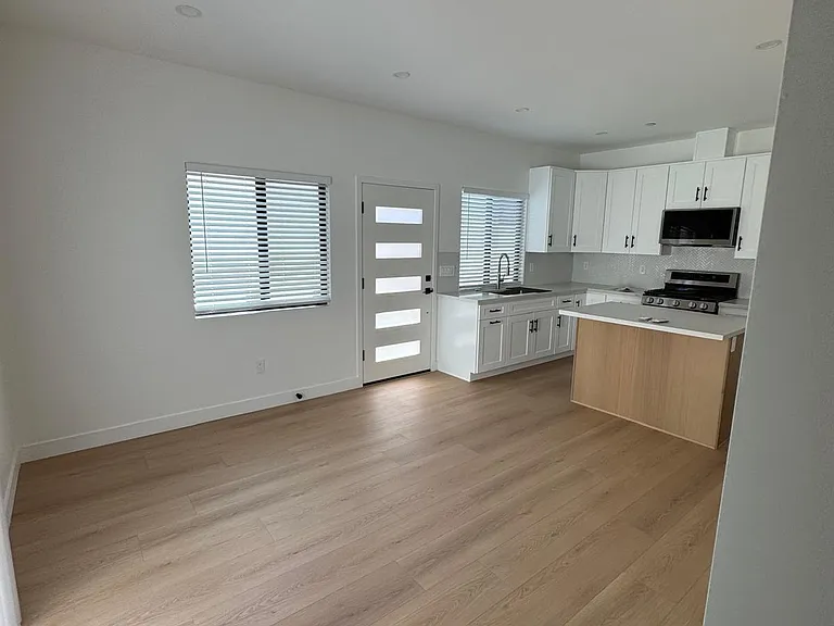 6453 Amigo Ave — Photo 12