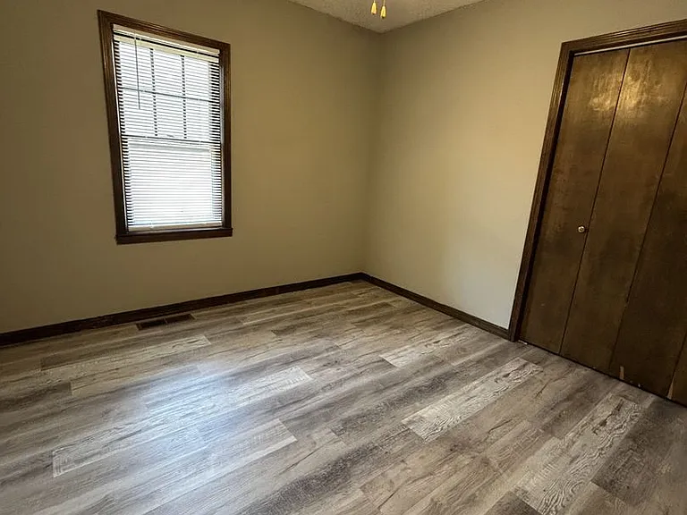419 E Jackson St — Photo 5