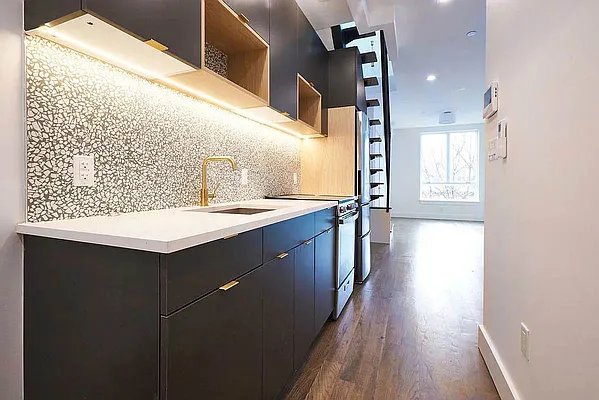 Rented by Artur Gutman, LREB | media 13