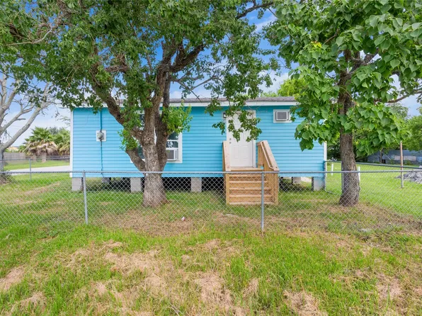 901 6th St, San Leon, TX 77539