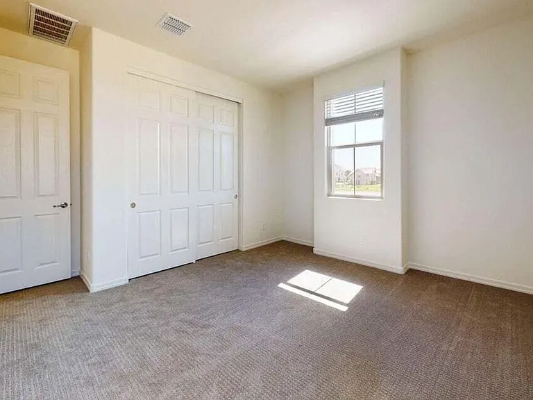1107 S Vine St — Photo 34