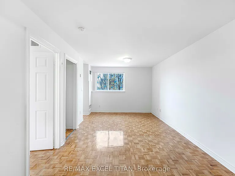 1407 Dupont St #409 — Photo 3