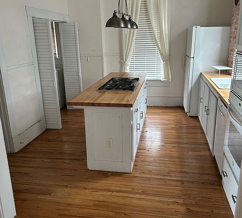 looking into kitchen from breakfast area