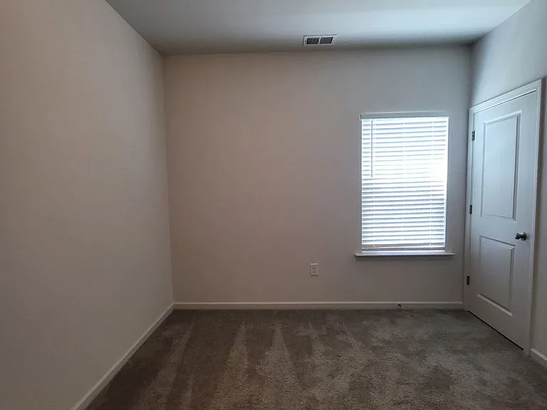 11810 Titan Ave — Photo 17
