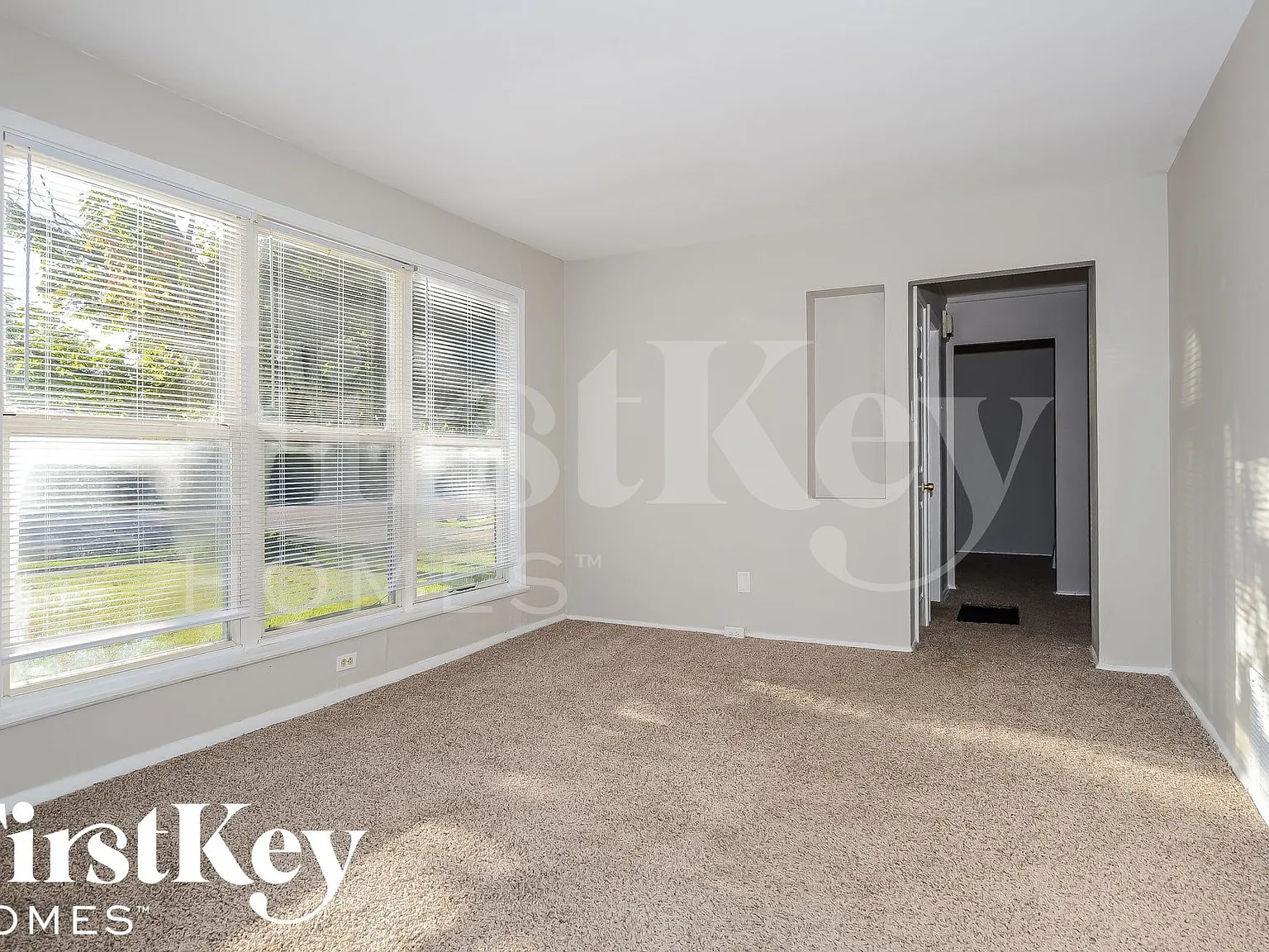 3 bed, 1.0 bath, 1128 sqft, $1,735 — Photo 3