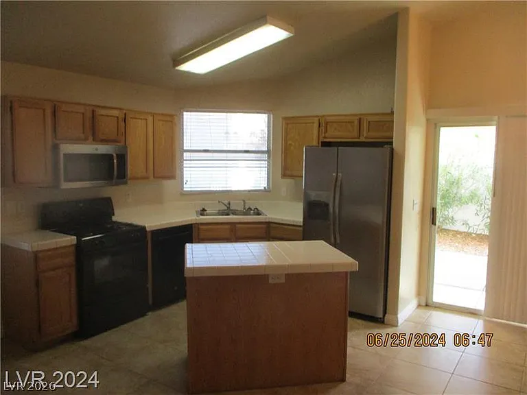 8216 Grassy Point Cir — Photo 10