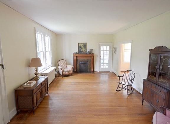 3rd image of 1222 Bellevue Ave