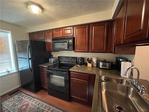 2nd image of 926 Lynwood Ct