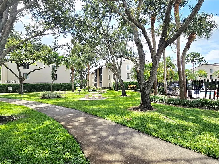 202 Foxtail Dr #G2 — Photo 17