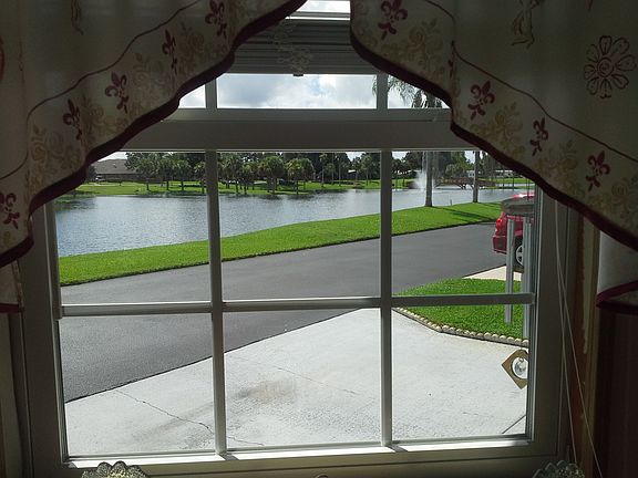 2nd image of 1751 Tower Lakes Blvd