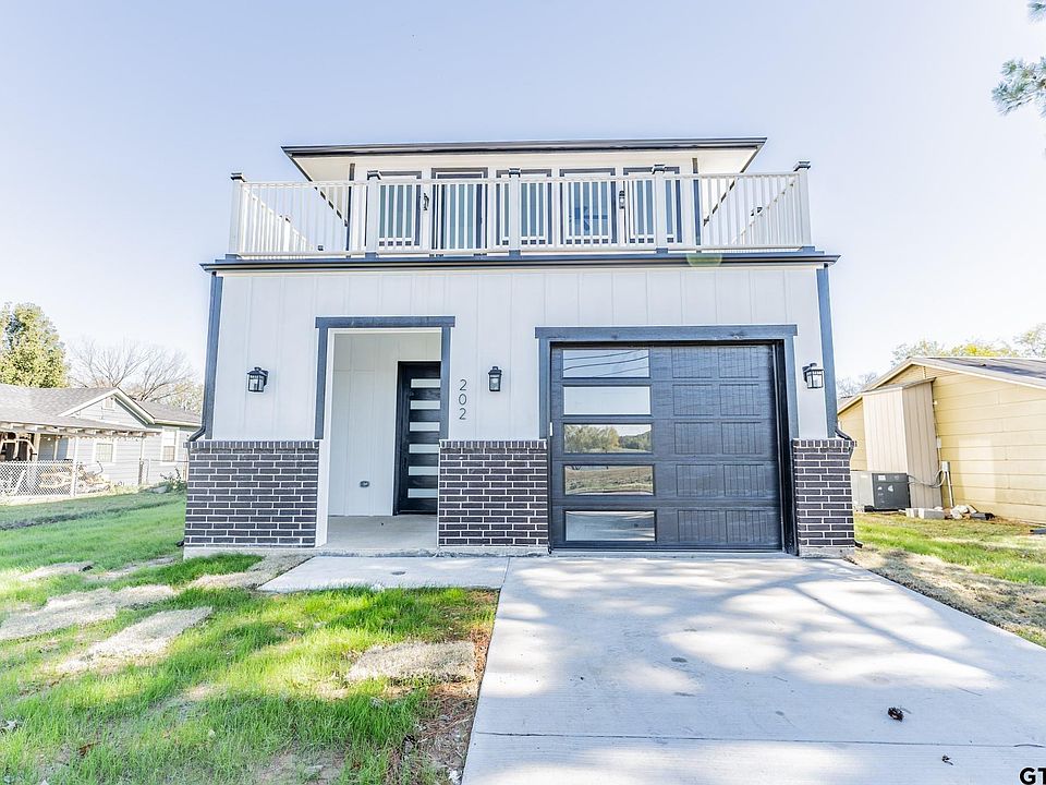 1st image of 202 Reservoir St