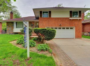 31 Cedar Rd, Westbury, NY 11590