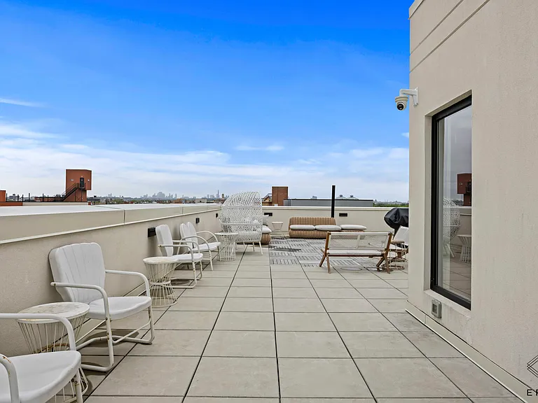 2045 Ocean Ave #503 — Photo 16