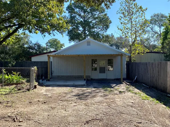 319 1/2 N Cochran St, Bellville, TX 77418