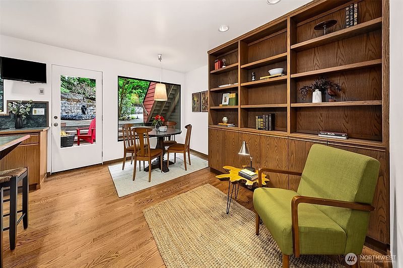 5th image of 1259 23rd Avenue E