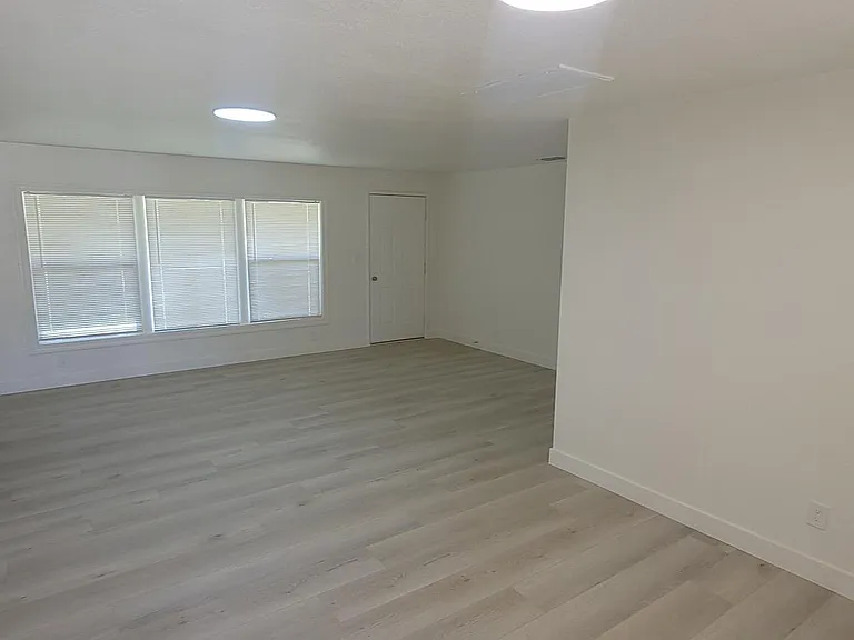 7975 Orange Ave — Photo 4
