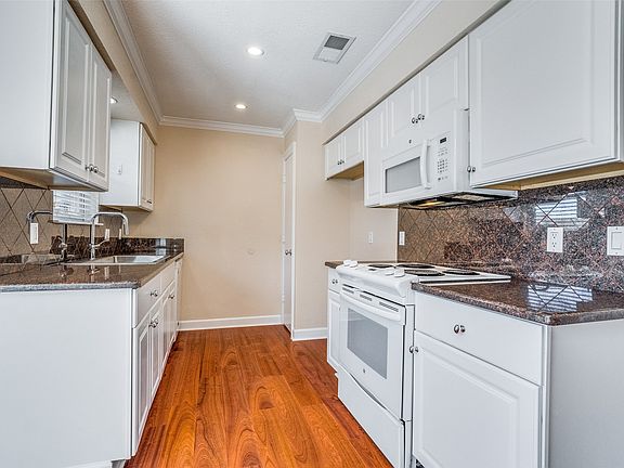 3rd image of 2713 Ridge Rd N