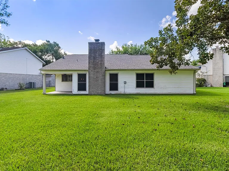 210 Pecan Valley Ct — Photo 30