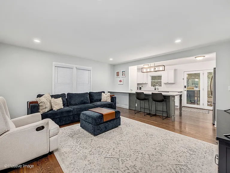 4224 Main St — Photo 3