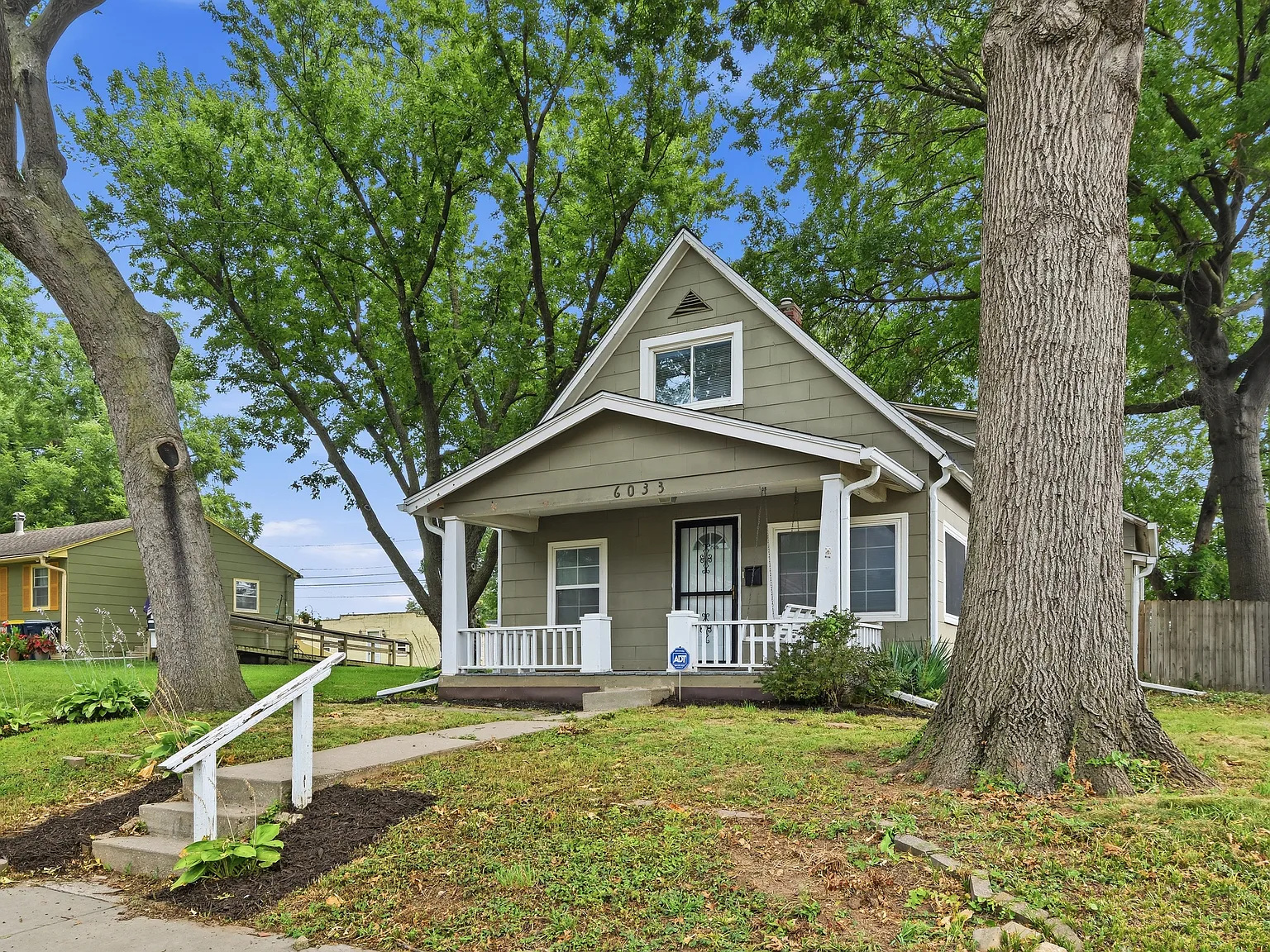 3 bed, 1643 sqft, $1,975 — Photo 1