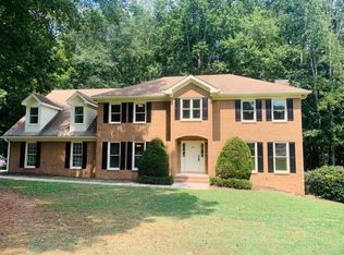 105 Largo Cir, Fayetteville, GA 30214
