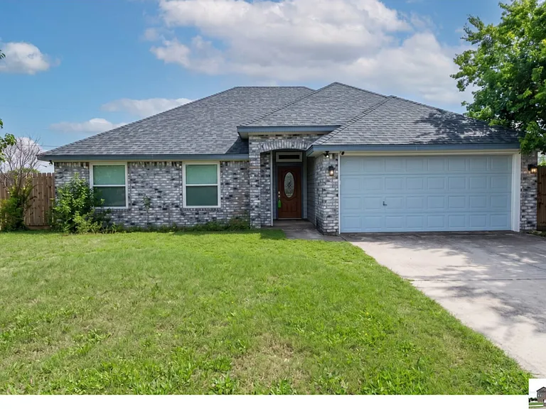 2702 Cactus Dr — Photo 1