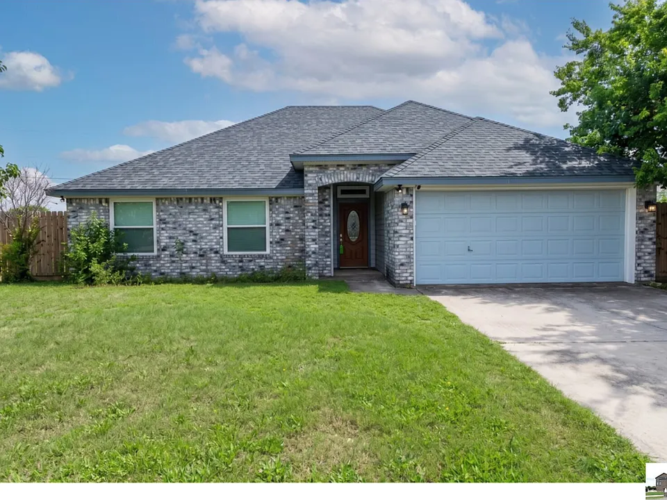 2702 Cactus Dr