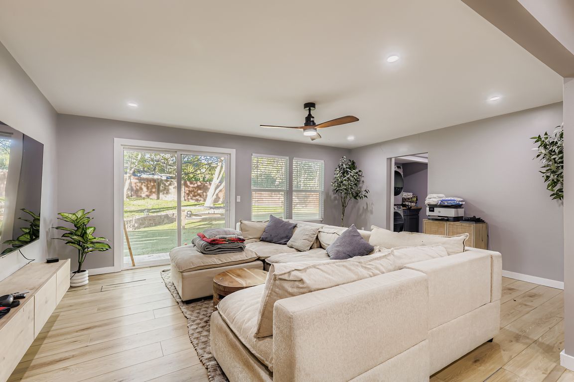 next background image