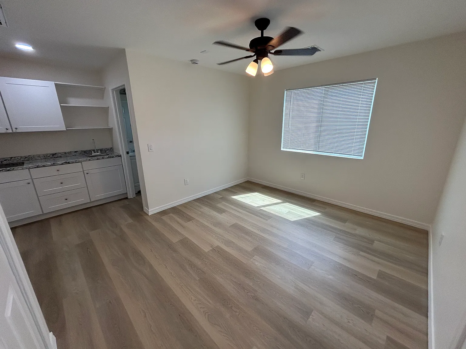 Studio, 500 sqft, $1,200 — Photo 2