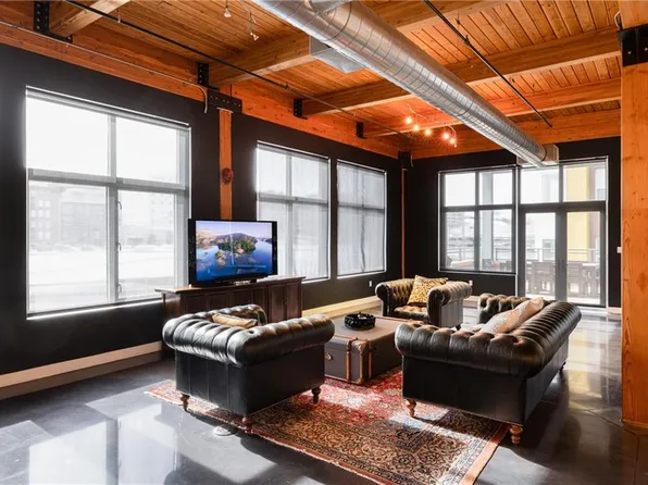 210 W 5th St APT 207, Kansas City, MO 64105