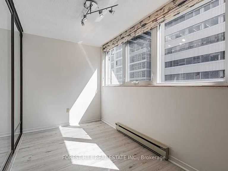 360 Bloor St E #910 — Photo 17