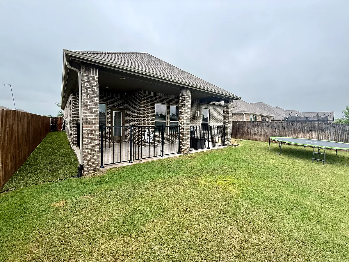 Building Photo - 4079 Ellinger Dr