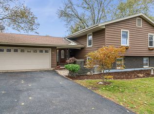 705 Fellows St, St Charles, IL