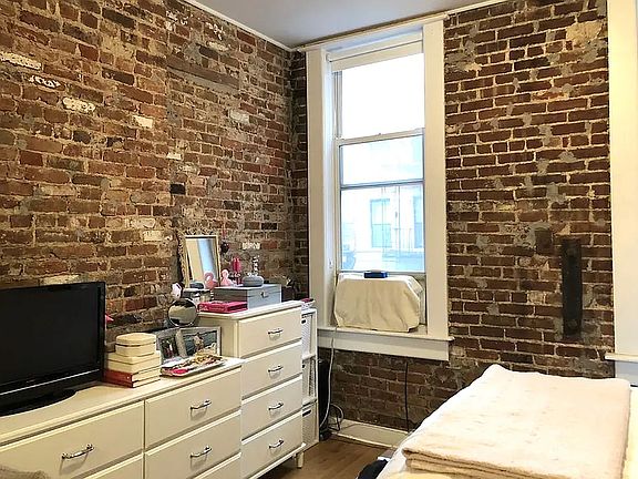 4th image of 164 Ludlow St APT 2