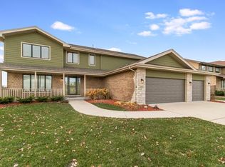 8641 Fairfield Ln, Tinley Park, IL 60487